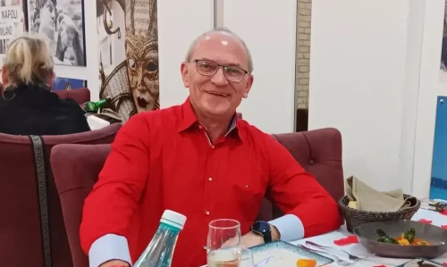 <span>Heiko, 62</span>&nbsp;<span style='width: 25px; height: 16px; float: right; background-image: url(/bitmaps/flags_small/DE.PNG)'>&nbsp;</span><br><span>Karlsruhe, Allemagne</span>&nbsp;<input type='button' class='joinbtn' style='float: right' value='JOIN NOW' />