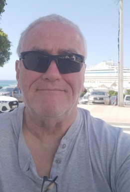 English men looking for love