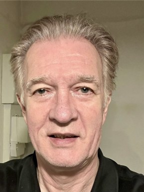 <span>Hartwig, 68</span>&nbsp;<span style='width: 25px; height: 16px; float: right; background-image: url(/bitmaps/flags_small/DE.PNG)'>&nbsp;</span><br><span>Berlin, Allemagne</span>&nbsp;<input type='button' class='joinbtn' style='float: right' value='JOIN NOW' />