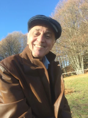 <span>Arno, 71</span>&nbsp;<span style='width: 25px; height: 16px; float: right; background-image: url(/bitmaps/flags_small/DE.PNG)'>&nbsp;</span><br><span>Freiburg, Alemania</span>&nbsp;<input type='button' class='joinbtn' style='float: right' value='JOIN NOW' />