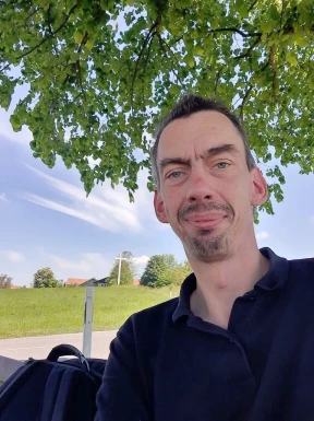 <span>Heiko, 47</span>&nbsp;<span style='width: 25px; height: 16px; float: right; background-image: url(/bitmaps/flags_small/DE.PNG)'>&nbsp;</span><br><span>Munich, Allemagne</span>&nbsp;<input type='button' class='joinbtn' style='float: right' value='JOIN NOW' />