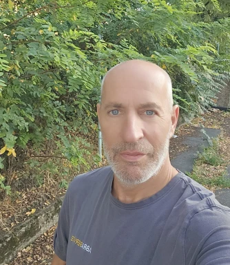 <span>Andreas, 59</span>&nbsp;<span style='width: 25px; height: 16px; float: right; background-image: url(/bitmaps/flags_small/DE.PNG)'>&nbsp;</span><br><span>Dusseldorf, Allemagne</span>&nbsp;<input type='button' class='joinbtn' style='float: right' value='JOIN NOW' />